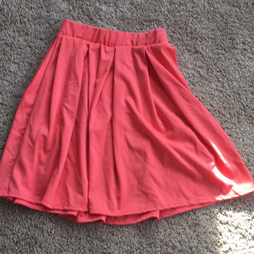 Women’s skirt just below the knees medium